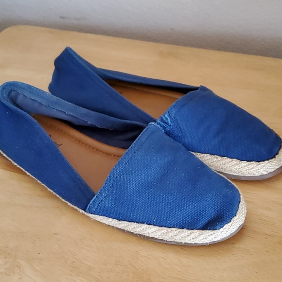 Lucky Brand Flat Canvas Espadrilles - Picture 4 of 12